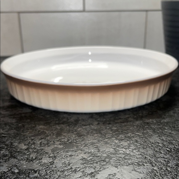 Round Corningware French Bisque quiche dish. 10” Excellent like new condition - Picture 1 of 4
